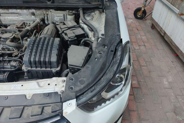 Used GAC Trumpchi GA6 2016 235T DCT Comfort Edition Engine Bay Left