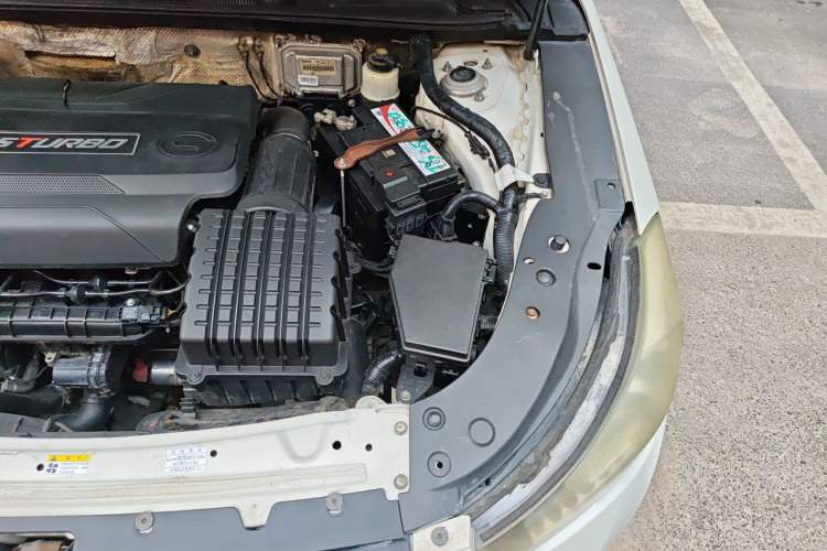 Used GAC Trumpchi GA6 2016 235T DCT Elite Edition Engine Bay Left