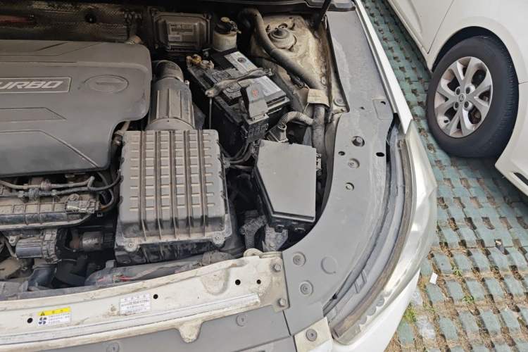 Used GAC Trumpchi GA6 2016 235T DCT Elite Edition Engine Bay Left