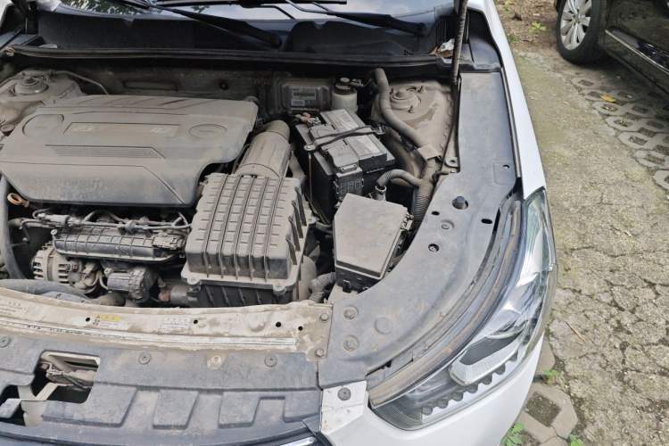 Used GAC Trumpchi GA6 2016 235T DCT Elite Edition Engine Bay Left