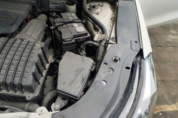 Used GAC Trumpchi GA6 2016 235T DCT Elite Edition Engine Bay Left