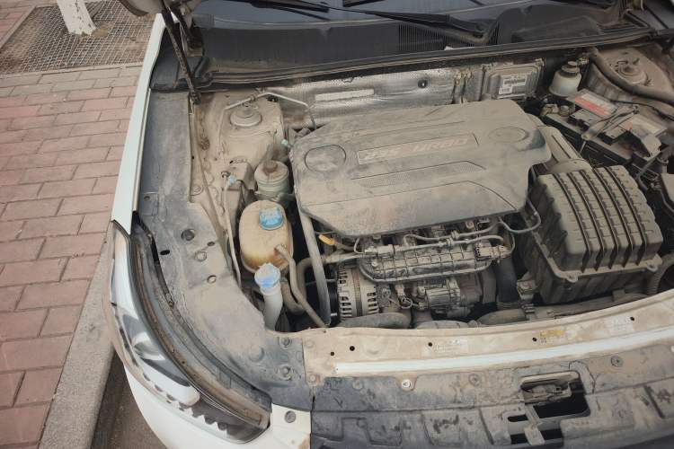 Used GAC Trumpchi GA6 2016 235T Manual Elite Edition Engine Bay Right