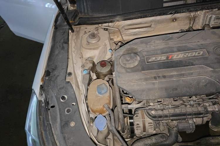 Used GAC Trumpchi GA6 2016 235T DCT Luxury Edition Engine Bay Right