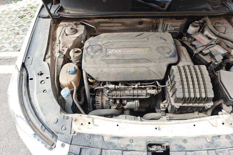 Used GAC Trumpchi GA6 2016 235T Manual Elite Edition Engine Bay Right