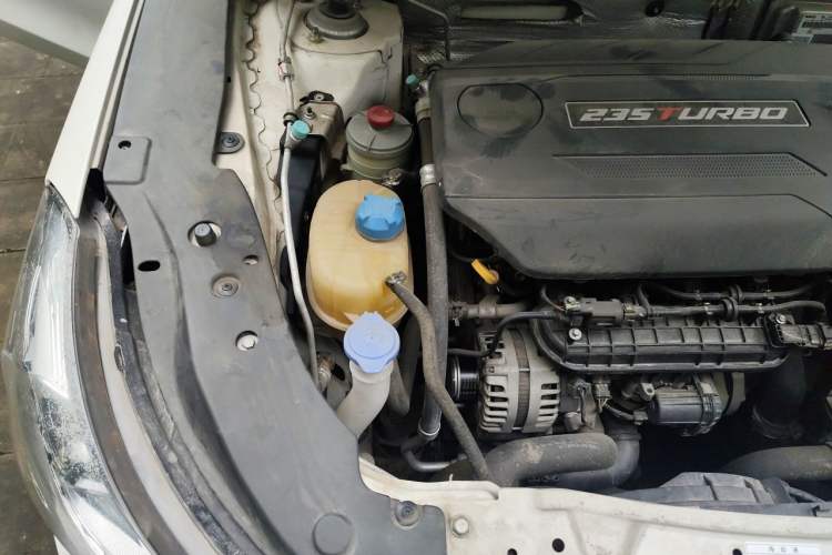 Used GAC Trumpchi GA6 2016 235T DCT Elite Edition Engine Bay Right