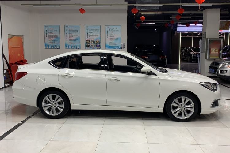 Used GAC Trumpchi GA6 2016 235T DCT Elite Edition Exterior 2