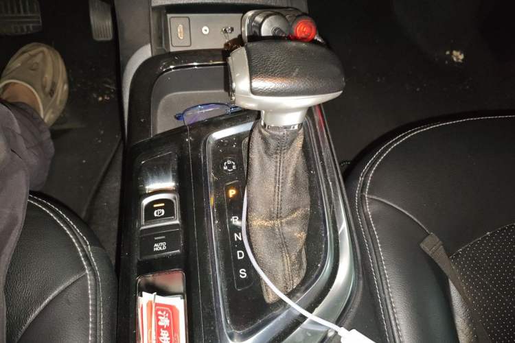 Used GAC Trumpchi GA6 2016 235T DCT Luxury Edition Gear Lever