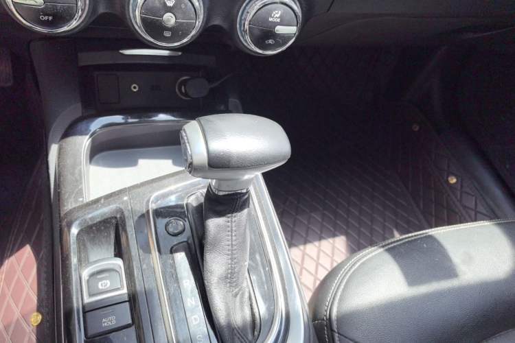 Used GAC Trumpchi GA6 2016 235T DCT Elite Edition Gear Lever