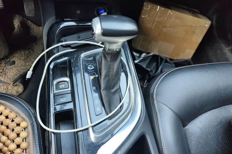 Used GAC Trumpchi GA6 2016 235T DCT Elite Edition Gear Lever