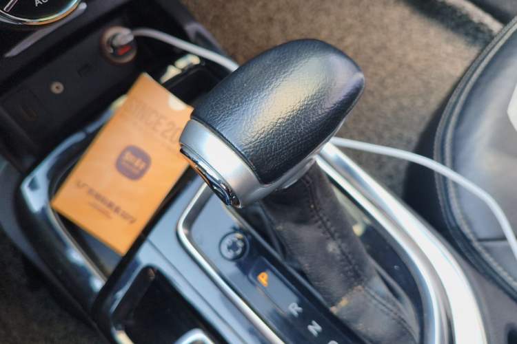 Used GAC Trumpchi GA6 2016 235T DCT Luxury Edition Gear Lever
