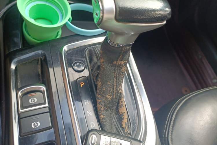 Used GAC Trumpchi GA6 2016 235T DCT Luxury Edition Gear Lever
