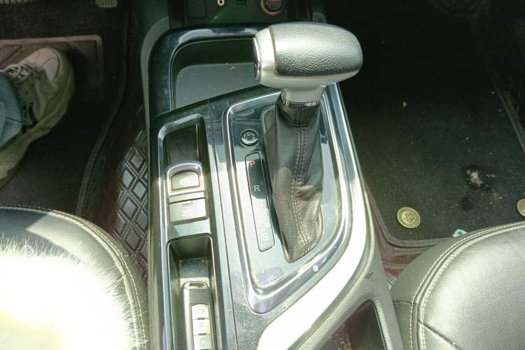Used GAC Trumpchi GA6 2016 235T DCT Elite Edition Gear Lever