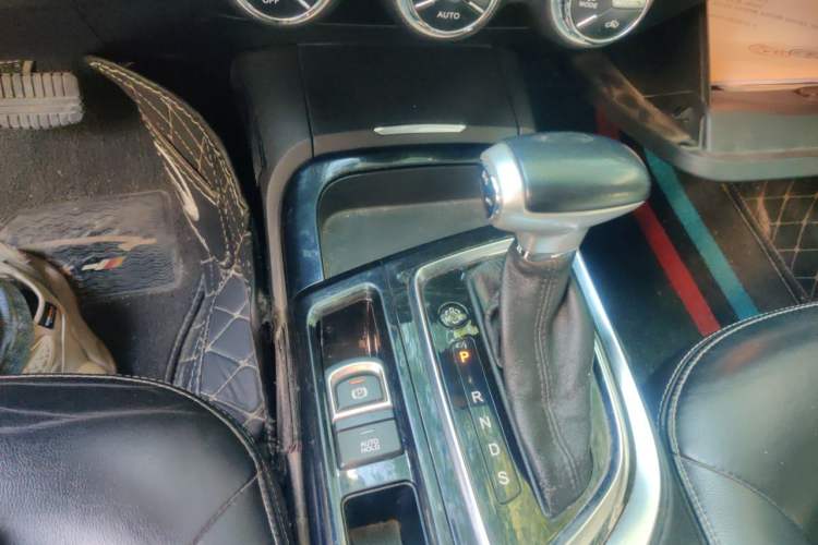 Used GAC Trumpchi GA6 2016 235T DCT Luxury Edition Gear Lever