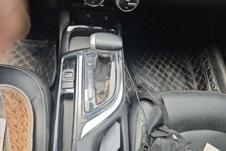 Used GAC Trumpchi GA6 2016 235T DCT Elite Edition Gear Lever