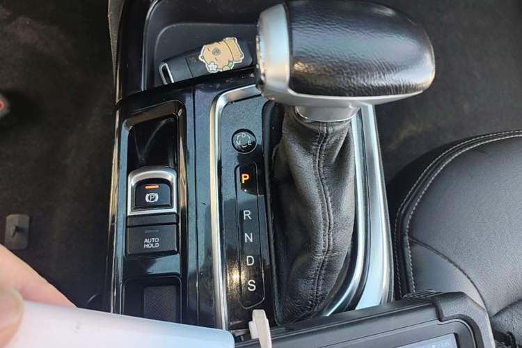Used GAC Trumpchi GA6 2016 235T DCT Elite Edition Gear Lever