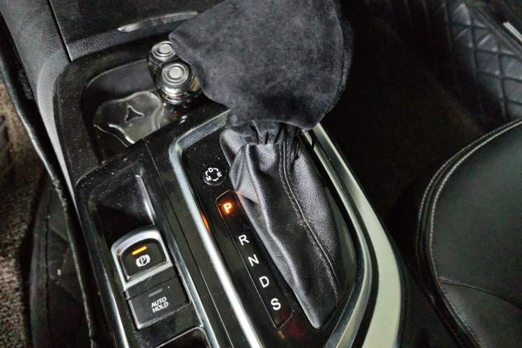 Used GAC Trumpchi GA6 2016 235T DCT Elite Edition Gear Lever