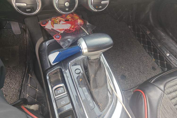 Used GAC Trumpchi GA6 2016 235T DCT Elite Edition Gear Lever