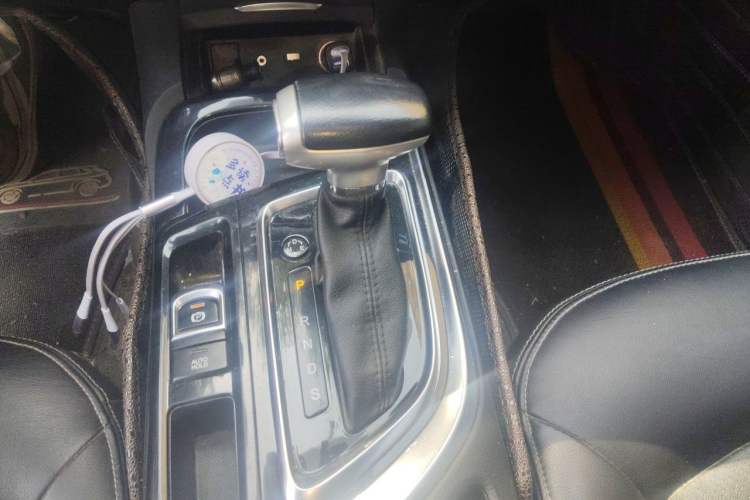 Used GAC Trumpchi GA6 2016 235T DCT Elite Edition Gear Lever