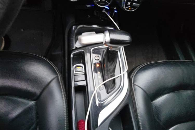 Used GAC Trumpchi GA6 2016 235T DCT Luxury Edition Gear Lever
