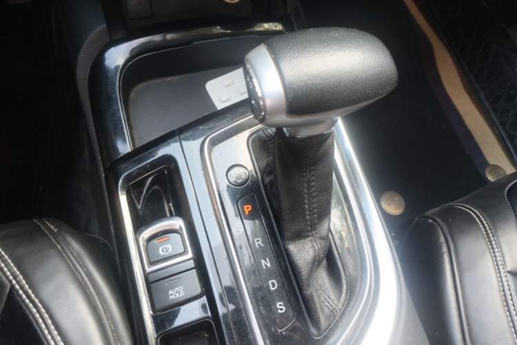 Used GAC Trumpchi GA6 2016 235T DCT Elite Edition Gear Lever
