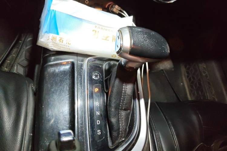 Used GAC Trumpchi GA6 2016 235T DCT Comfort Edition Gear Lever