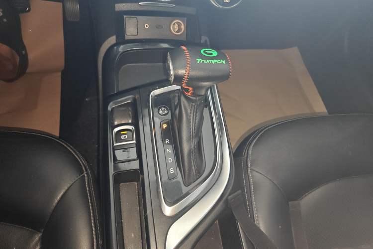 Used GAC Trumpchi GA6 2016 235T DCT Elite Edition Gear Lever