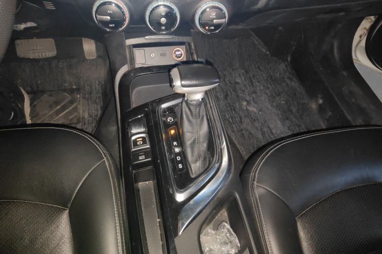 Used GAC Trumpchi GA6 2016 235T DCT Elite Edition Gear Lever