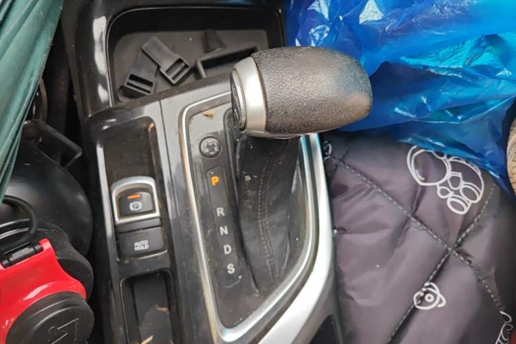 Used GAC Trumpchi GA6 2016 235T DCT Elite Edition Gear Lever