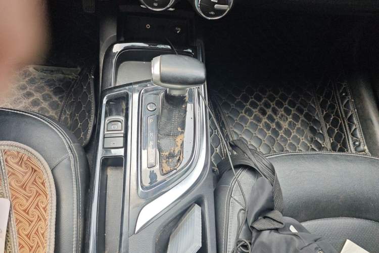 Used GAC Trumpchi GA6 2016 235T DCT Elite Edition Gear Lever