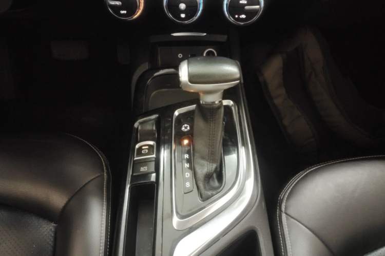Used GAC Trumpchi GA6 2016 235T DCT Elite Edition Gear Lever