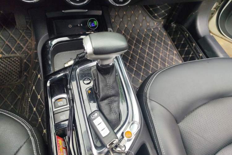 Used GAC Trumpchi GA6 2016 235T DCT Elite Edition Gear Lever