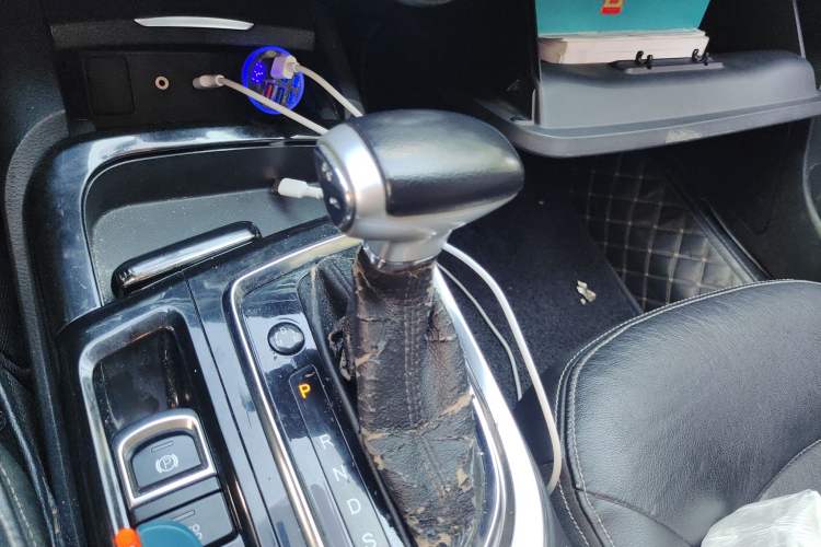 Used GAC Trumpchi GA6 2016 235T DCT Elite Edition Gear Lever