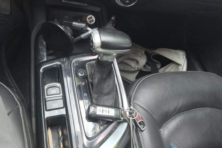 Used GAC Trumpchi GA6 2016 235T DCT Elite Edition Gear Lever