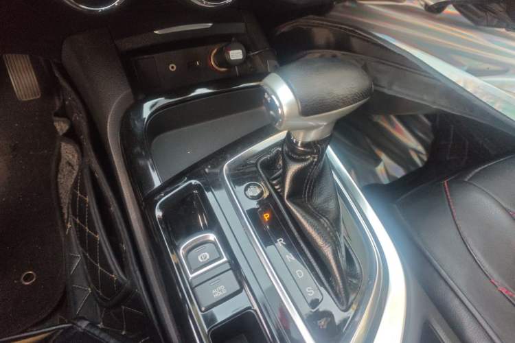 Used GAC Trumpchi GA6 2016 235T DCT Elite Edition Gear Lever