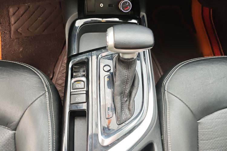 Used GAC Trumpchi GA6 2016 235T DCT Elite Edition Gear Lever