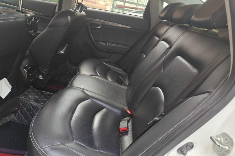 Used GAC Trumpchi GA6 2016 235T Manual Elite Edition Interior 4