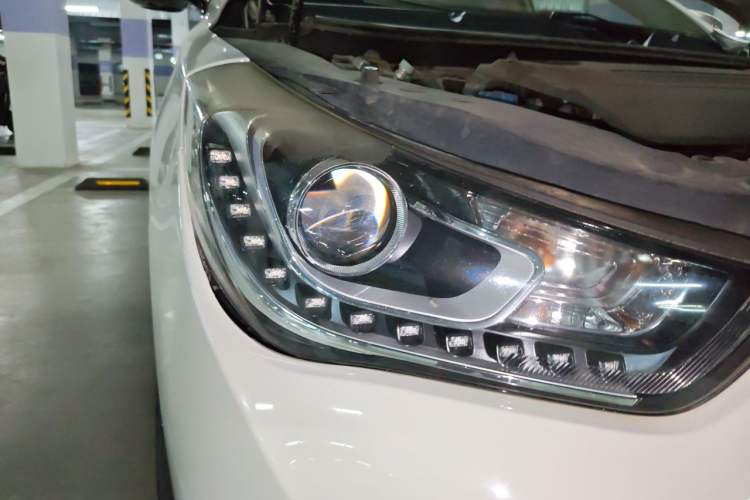 Used GAC Trumpchi GA6 2016 235T DCT Comfort Edition Right Front Headlight