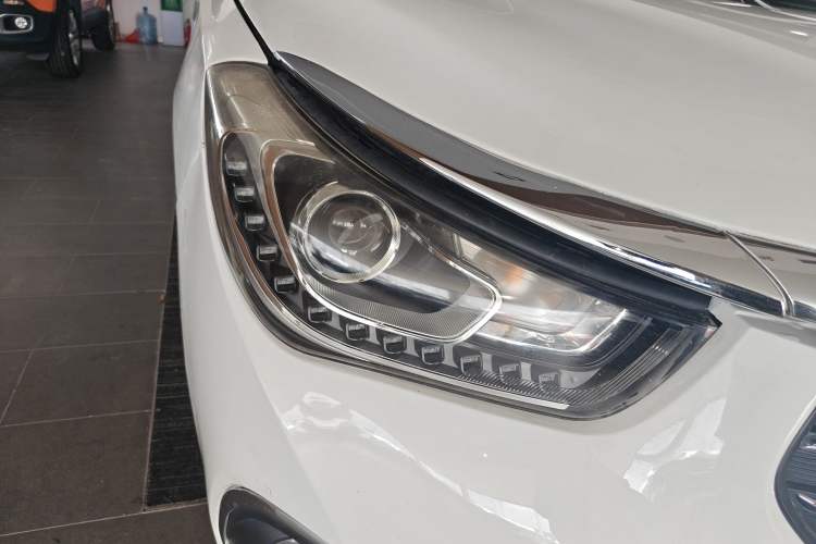 Used GAC Trumpchi GA6 2016 235T DCT Elite Edition Right Front Headlight