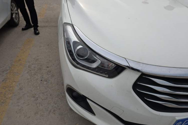 Used GAC Trumpchi GA6 2016 235T DCT Elite Edition Right Front Headlight