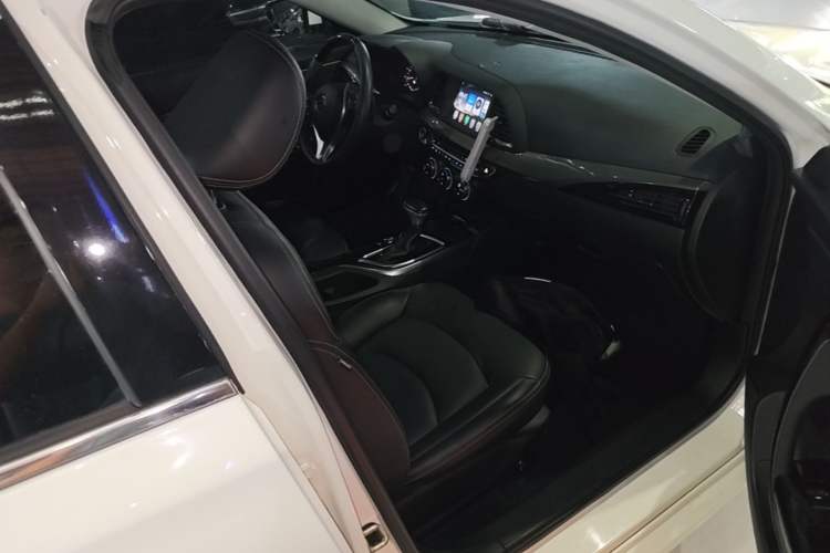 Used GAC Trumpchi GA6 2016 235T DCT Elite Edition Right Front Seat