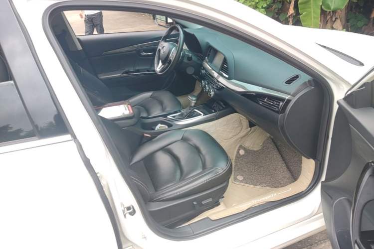Used GAC Trumpchi GA6 2016 235T DCT Luxury Edition Right Front Seat