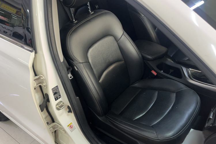 Used GAC Trumpchi GA6 2016 235T DCT Elite Edition Right Front Seat