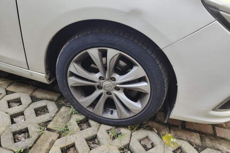 Used GAC Trumpchi GA6 2016 235T DCT Elite Edition Right Front Wheel Hub