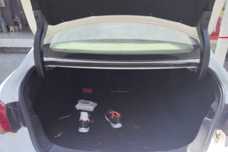 Used GAC Trumpchi GA6 2016 235T DCT Elite Edition Trunk