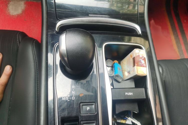 Used GAC Trumpchi GA6 2019 270T Automatic Elite Edition Gear Lever