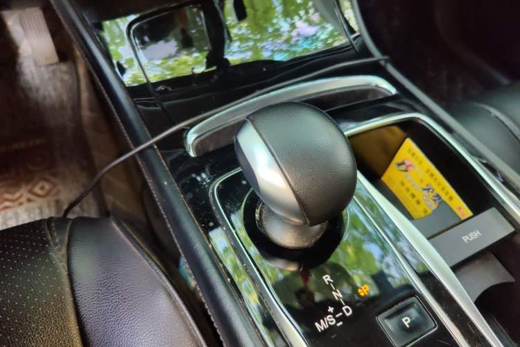 Used GAC Trumpchi GA6 2019 270T Automatic Luxury Edition Gear Lever