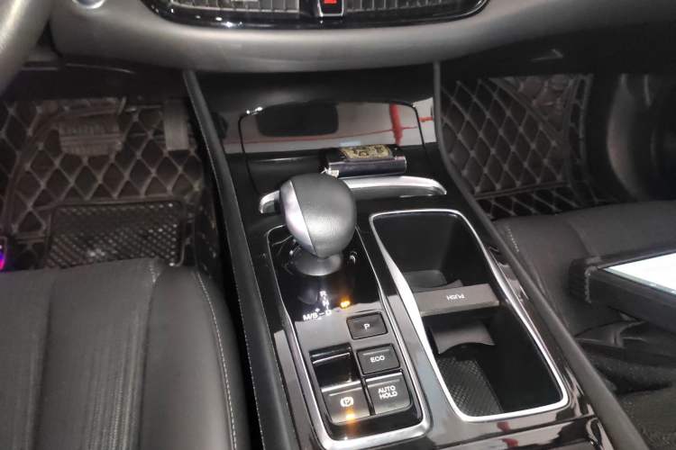Used GAC Trumpchi GA6 2019 270T Automatic Elite Edition Gear Lever