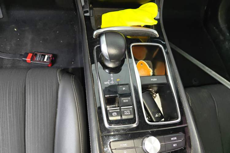 Used GAC Trumpchi GA6 2019 270T Automatic Elite Edition Gear Lever