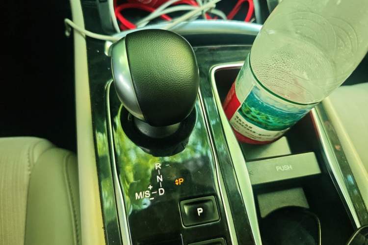 Used GAC Trumpchi GA6 2019 270T Automatic Elite Edition Gear Lever