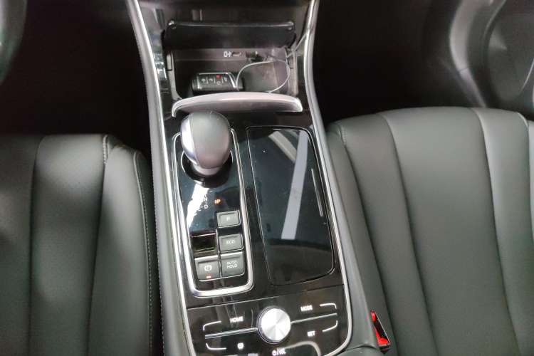 Used GAC Trumpchi GA6 2019 270T Automatic Prestige Edition Gear Lever